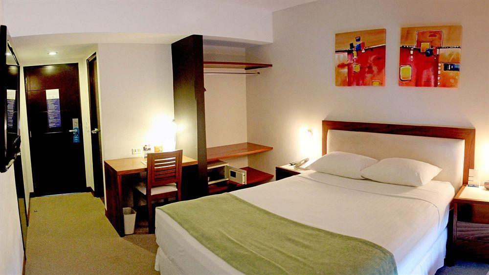 Hotel Hex Эстели Экстерьер фото