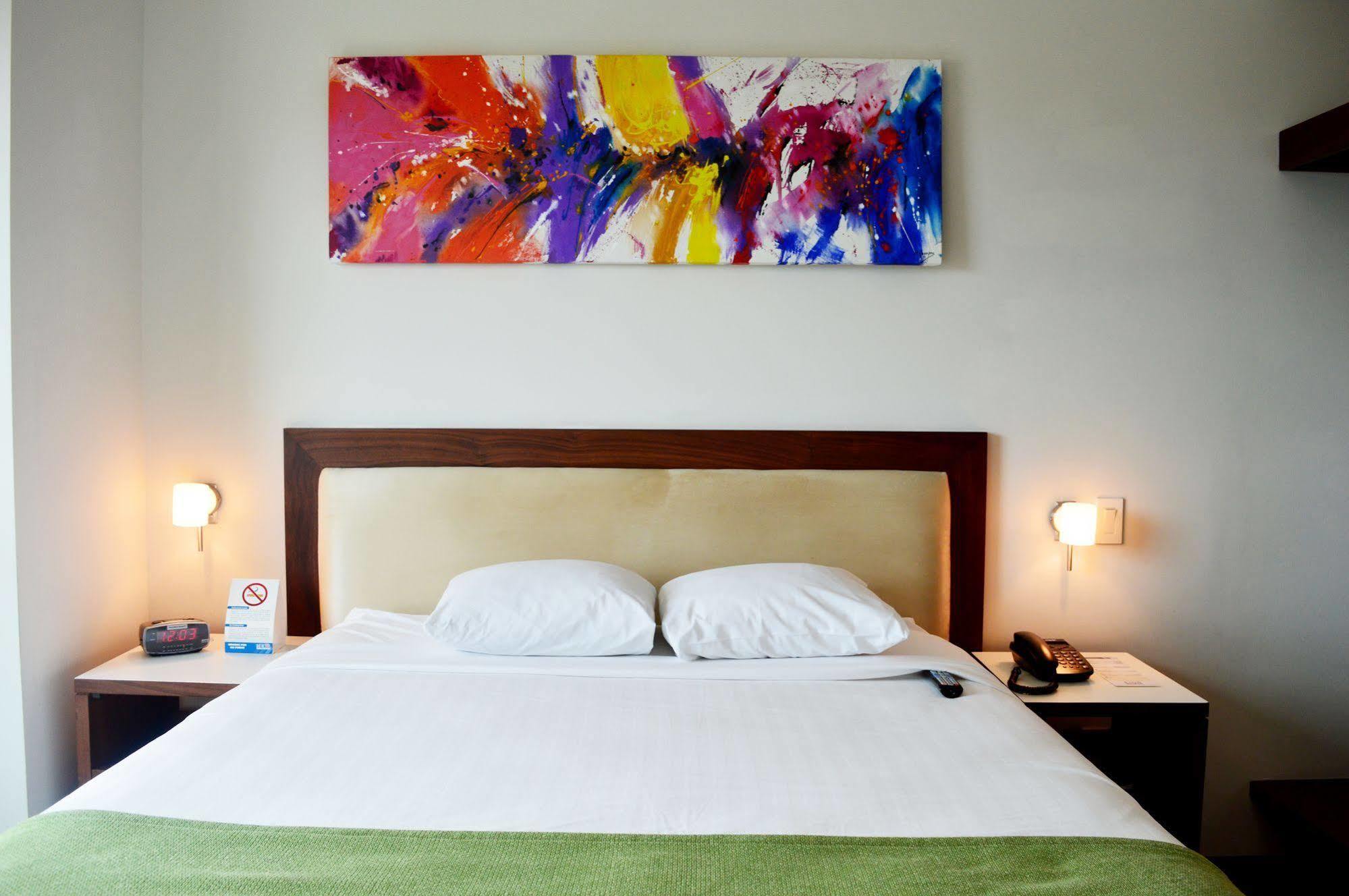Hotel Hex Эстели Экстерьер фото