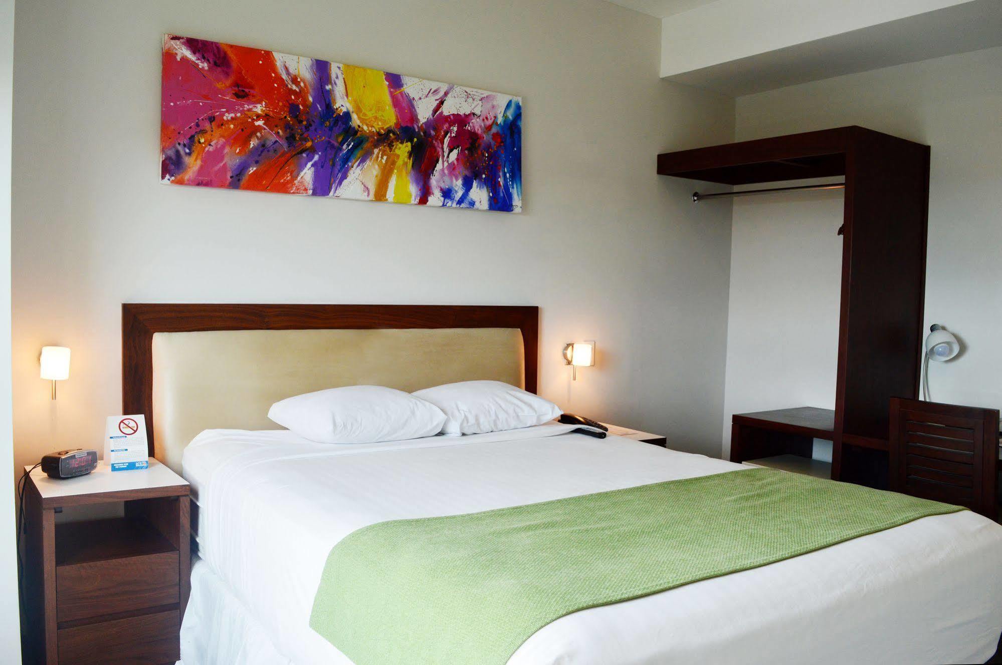 Hotel Hex Эстели Экстерьер фото